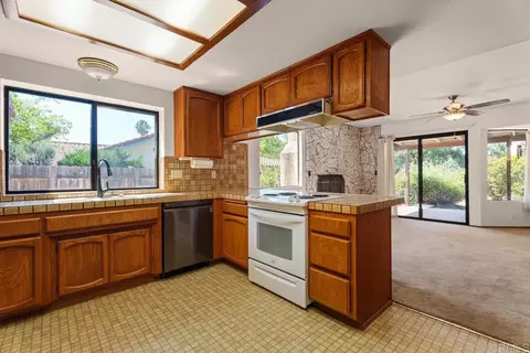 Kitchen - 25641 Bellemore, Ramona, CA 92065 photo 2 of 5