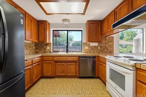 Kitchen - 25641 Bellemore, Ramona, CA 92065 photo 3 of 5