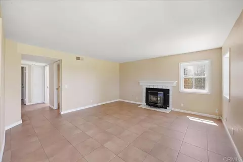 Living - 842 Porter Way, Fallbrook, CA 92028 photo 5 of 7
