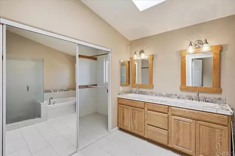Bath - 842 Porter Way, Fallbrook, CA 92028 photo 1 of 6