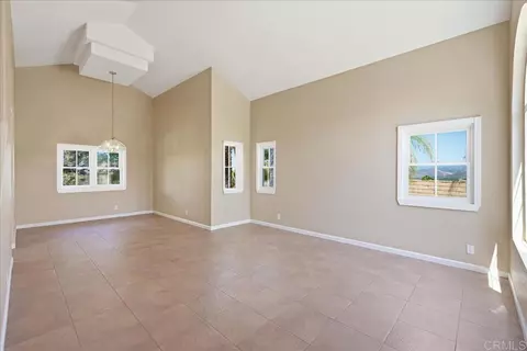 Living - 842 Porter Way, Fallbrook, CA 92028 photo 3 of 7