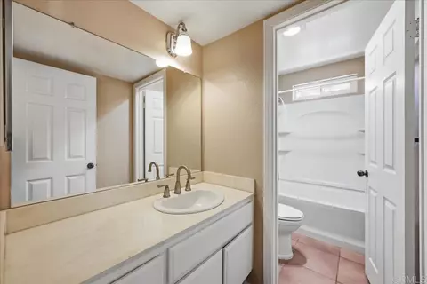 Bath - 842 Porter Way, Fallbrook, CA 92028 photo 3 of 6