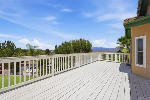 Exterior - 842 Porter Way, Fallbrook, CA 92028 photo 2 of 3