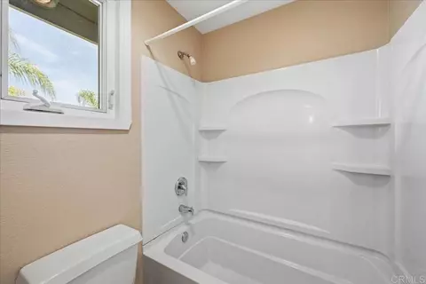 Bath - 842 Porter Way, Fallbrook, CA 92028 photo 6 of 6