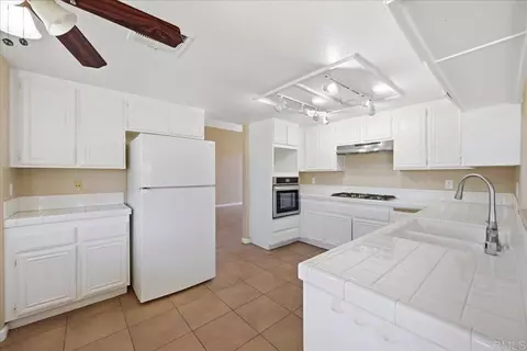 Kitchen - 842 Porter Way, Fallbrook, CA 92028 photo 1 of 2