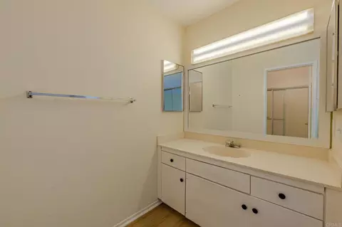 Bath - 261 Parkside, Escondido, CA 92026 photo 2 of 3