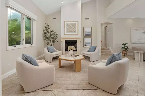 Living - 602 Hymettus Ave, Encinitas, CA 92024 photo 3 of 5