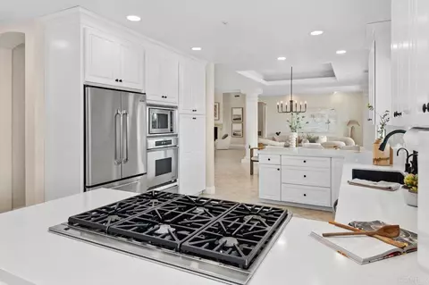 Kitchen - 602 Hymettus Ave, Encinitas, CA 92024 photo 4 of 5