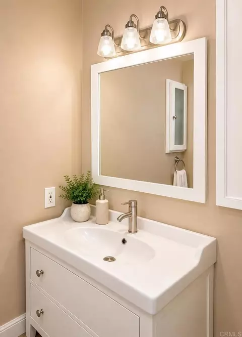 Bath - 844 Raintree Pl, Vista, CA 92084 photo 1 of 2