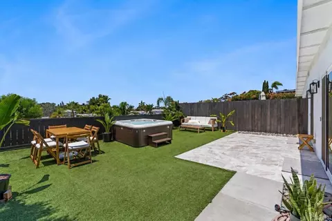 Exterior - 212 Gloxina St, Encinitas, CA 92024 photo 8 of 9