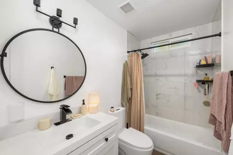 Bath - 212 Gloxina St, Encinitas, CA 92024 photo 1 of 1
