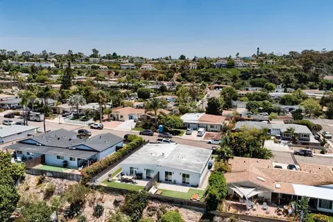 View/Area - 212 Gloxina St, Encinitas, CA 92024 photo 2 of 3