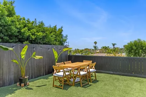 Exterior - 212 Gloxina St, Encinitas, CA 92024 photo 5 of 9