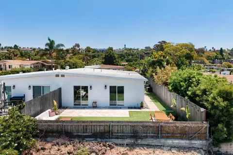 Exterior - 212 Gloxina St, Encinitas, CA 92024 photo 7 of 9