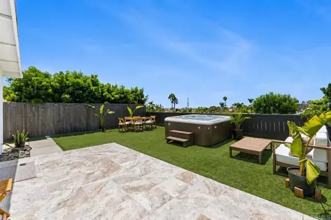 Exterior - 212 Gloxina St, Encinitas, CA 92024 photo 1 of 9