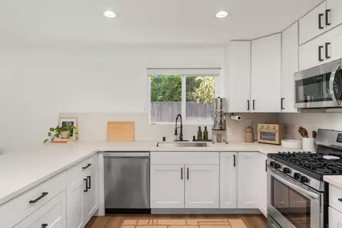 Kitchen - 212 Gloxina St, Encinitas, CA 92024 photo 3 of 4