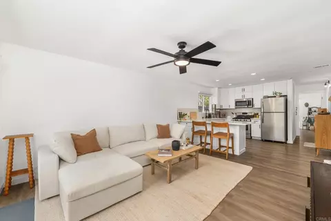 Living - 212 Gloxina St, Encinitas, CA 92024 photo 1 of 2