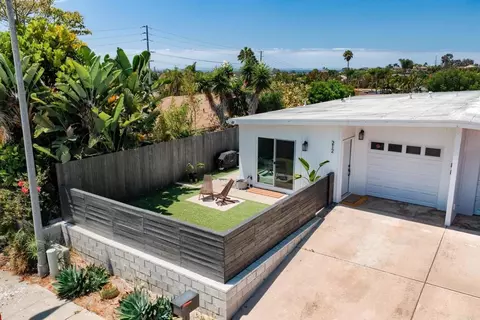 Exterior - 212 Gloxina St, Encinitas, CA 92024 photo 2 of 9