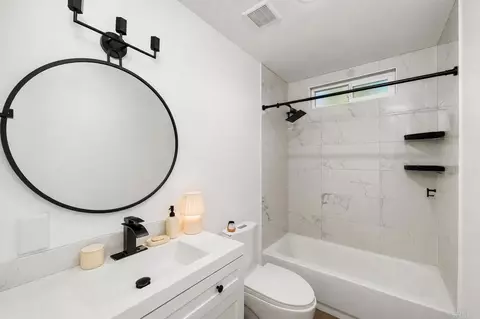 Bath - 212 Gloxina St, Encinitas, CA 92024 photo 1 of 1