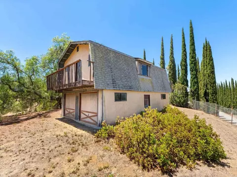 Exterior - 5505 Rainbow Heights Rd, Fallbrook, CA 92028 photo 6 of 8