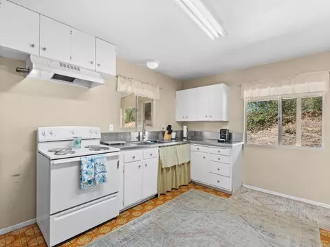 Kitchen - 5505 Rainbow Heights Rd, Fallbrook, CA 92028 photo 2 of 3