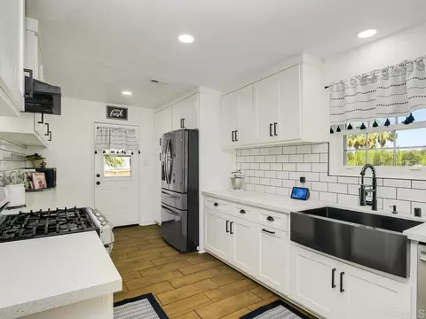 Kitchen - 229 Via Oro Verde, Fallbrook, CA 92028 photo 2 of 4