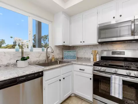 Kitchen - 4362 Dowitcher Way, Oceanside, CA 92057 photo 3 of 3