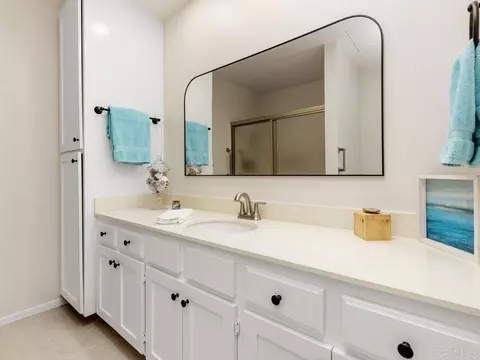 Bath - 4362 Dowitcher Way, Oceanside, CA 92057 photo 1 of 2
