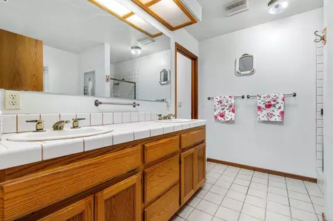 Bath - 671 Philton, Ramona, CA 92065 photo 4 of 6