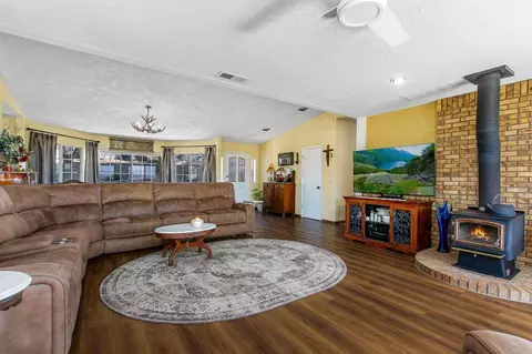 Living - 671 Philton, Ramona, CA 92065 photo 3 of 7