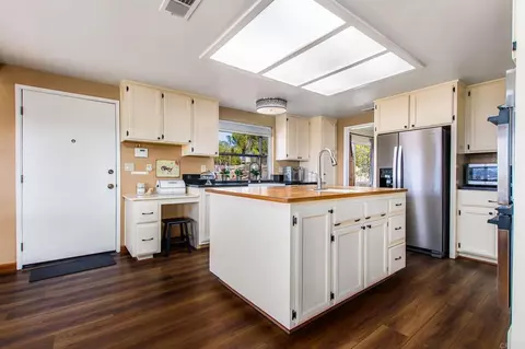 Kitchen - 671 Philton, Ramona, CA 92065 photo 2 of 6