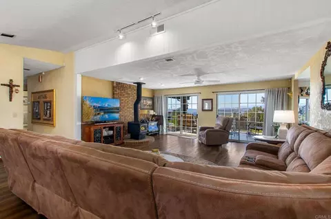 Living - 671 Philton, Ramona, CA 92065 photo 6 of 7