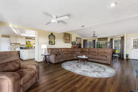 Living - 671 Philton, Ramona, CA 92065 photo 7 of 7