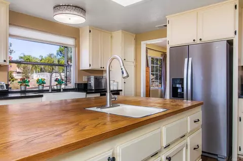 Kitchen - 671 Philton, Ramona, CA 92065 photo 4 of 6