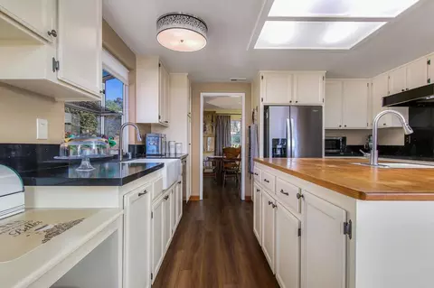 Kitchen - 671 Philton, Ramona, CA 92065 photo 3 of 6