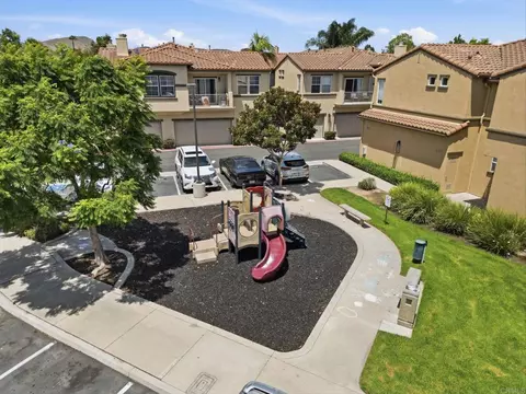 View/Area - 638 Sumner Way #1, Oceanside, CA 92058 photo 1 of 10