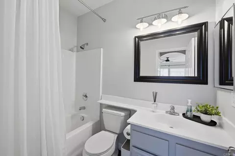 Bath - 638 Sumner Way #1, Oceanside, CA 92058 photo 1 of 2