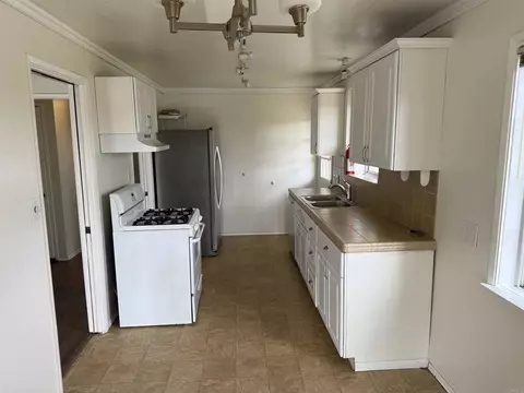 Kitchen - 534 Ocean View Ave, Encinitas, CA 92024 photo 1 of 1