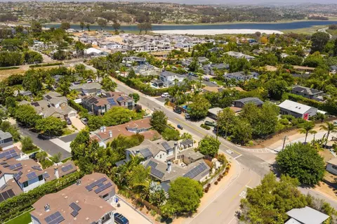 View/Area - 1904 Sheridan Rd, Encinitas, CA 92024 photo 5 of 11