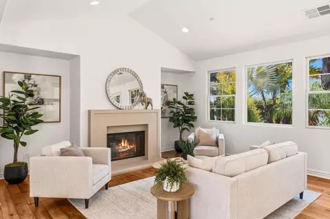 Living - 1904 Sheridan Rd, Encinitas, CA 92024 photo 5 of 5