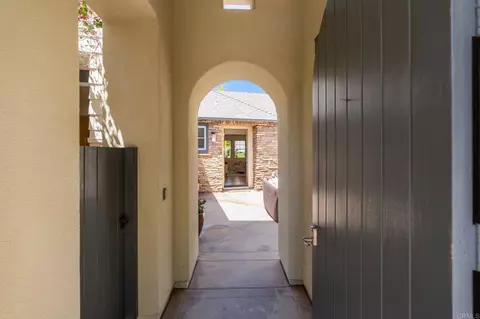 Entry Way - 1904 Sheridan Rd, Encinitas, CA 92024 photo 1 of 2
