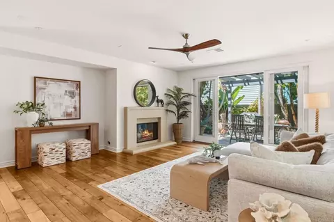 Living - 1904 Sheridan Rd, Encinitas, CA 92024 photo 2 of 5