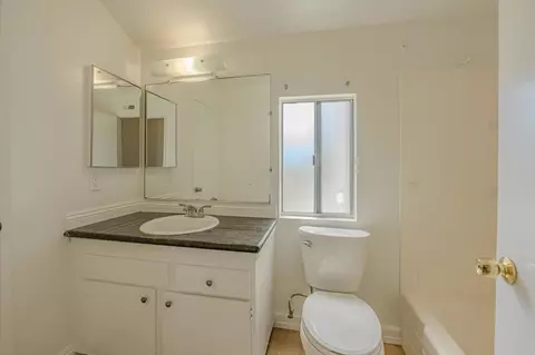 Bath - 239 Eveningside, Escondido, CA 92026 photo 3 of 3