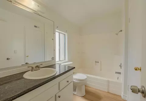 Bath - 239 Eveningside, Escondido, CA 92026 photo 2 of 3