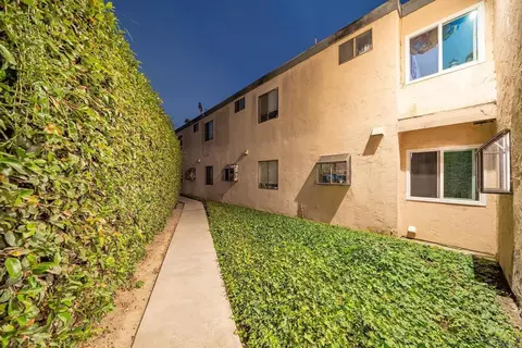 Exterior - 2136 Oceanside Blvd, Oceanside, CA 92054 photo 4 of 7