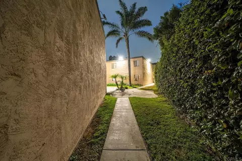 Exterior - 2136 Oceanside Blvd, Oceanside, CA 92054 photo 5 of 7