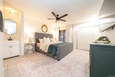 Bedroom - 2136 Oceanside Blvd, Oceanside, CA 92054 photo 2 of 3