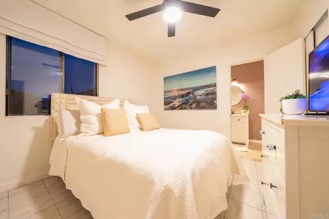 Bedroom - 2136 Oceanside Blvd, Oceanside, CA 92054 photo 3 of 3