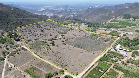 9927 Modrigan Ln, Fallbrook, CA 92028 photo 2