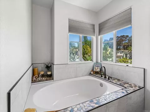 Bath - 4555 Avenida Manessa, Oceanside, CA 92057 photo 4 of 7